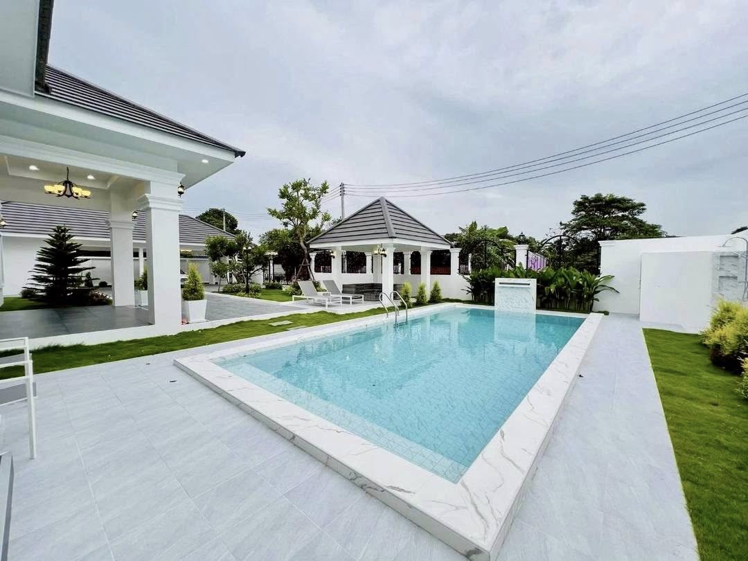 Luxury Pool Villa For Rent