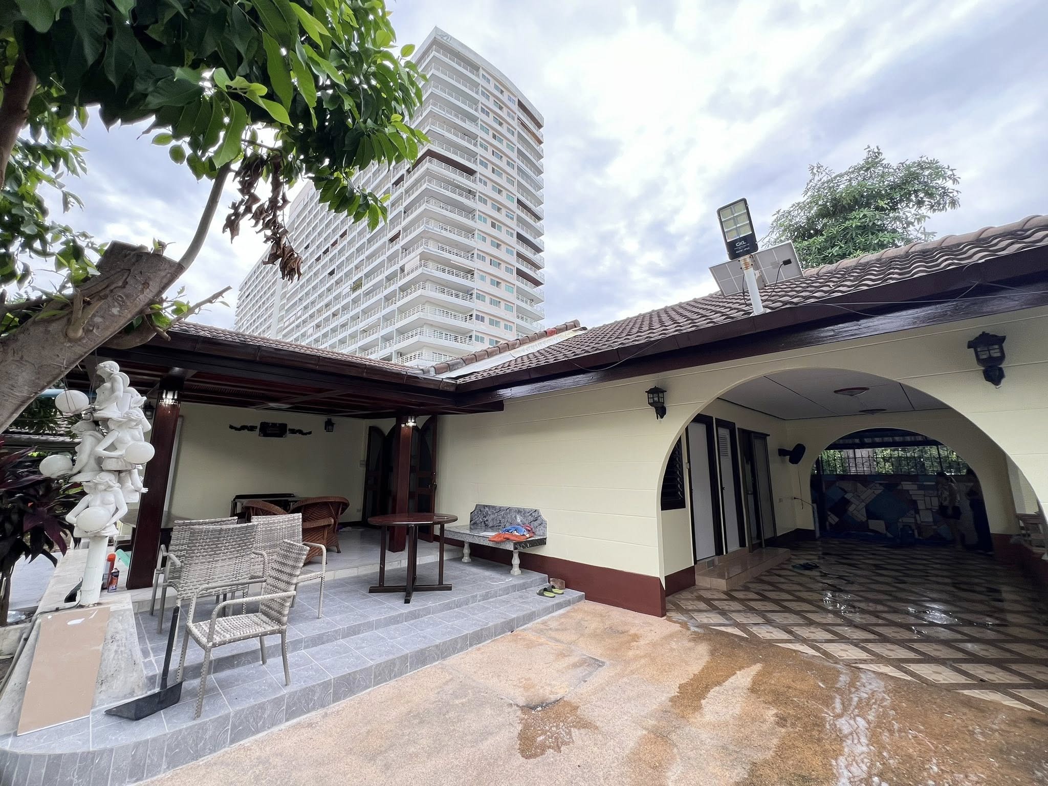 Detached House For Rent