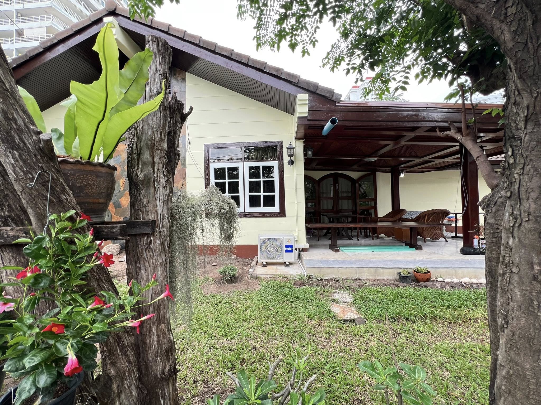Detached House For Rent