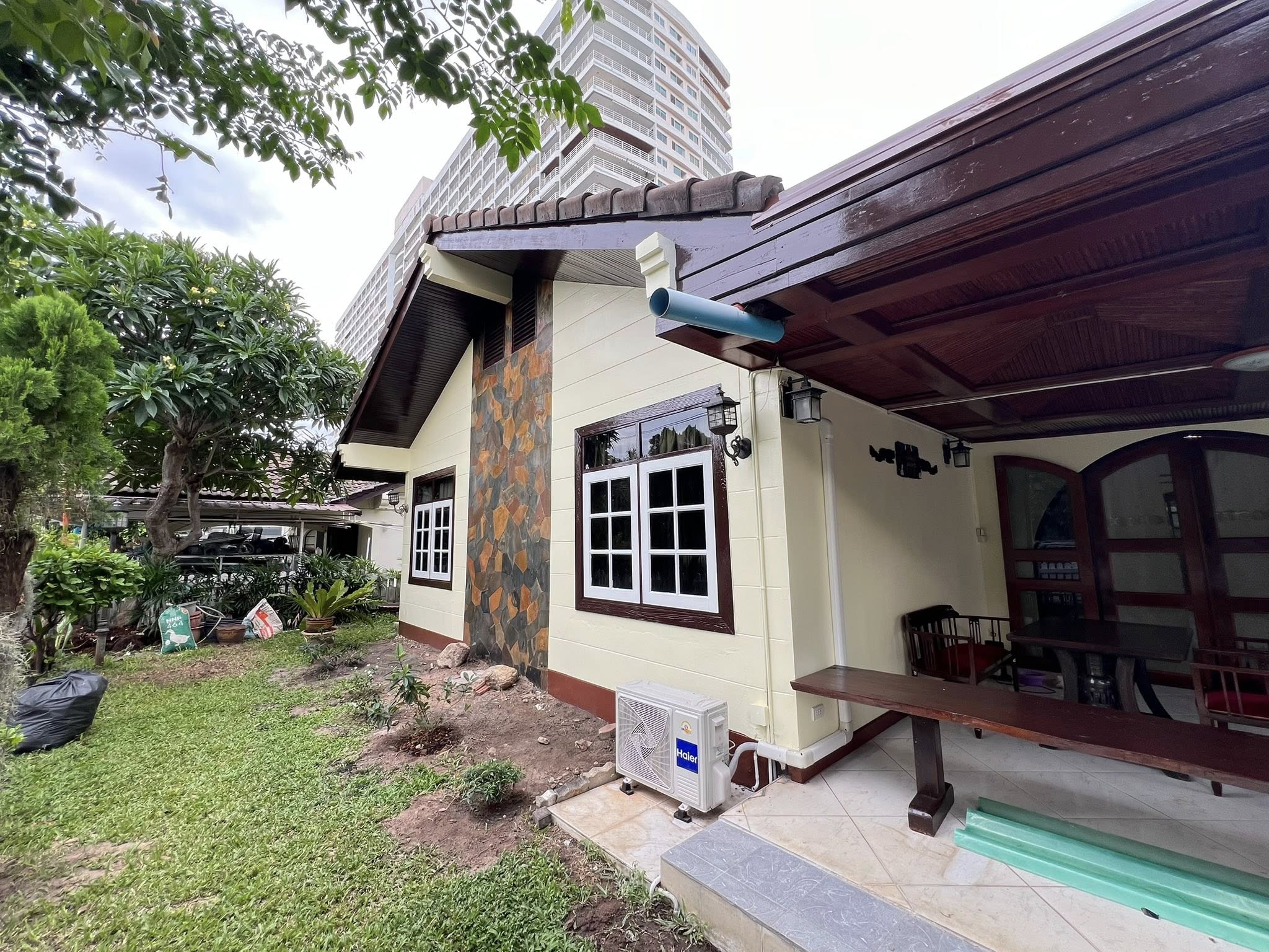 Detached House For Rent