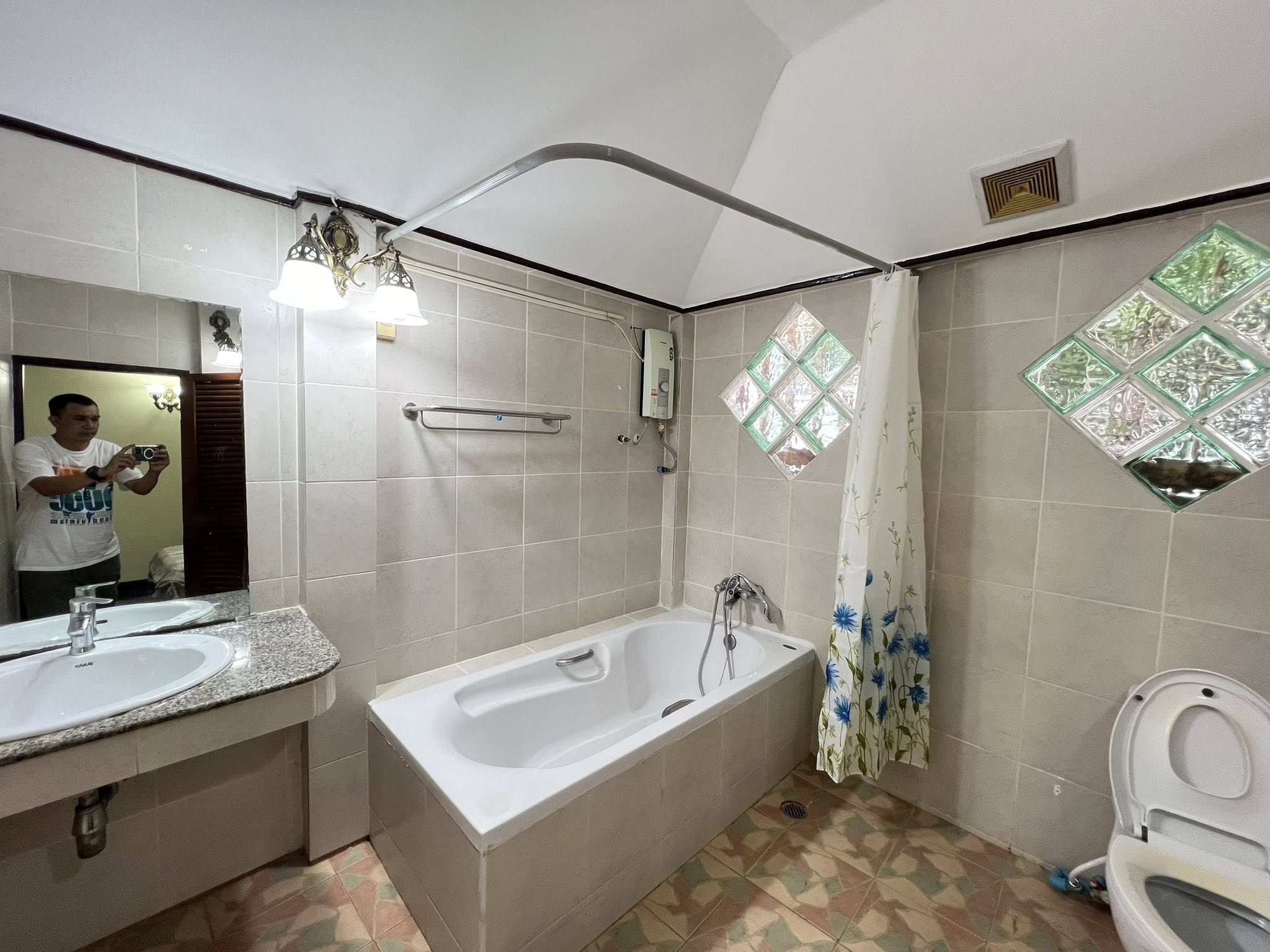 Detached House For Rent