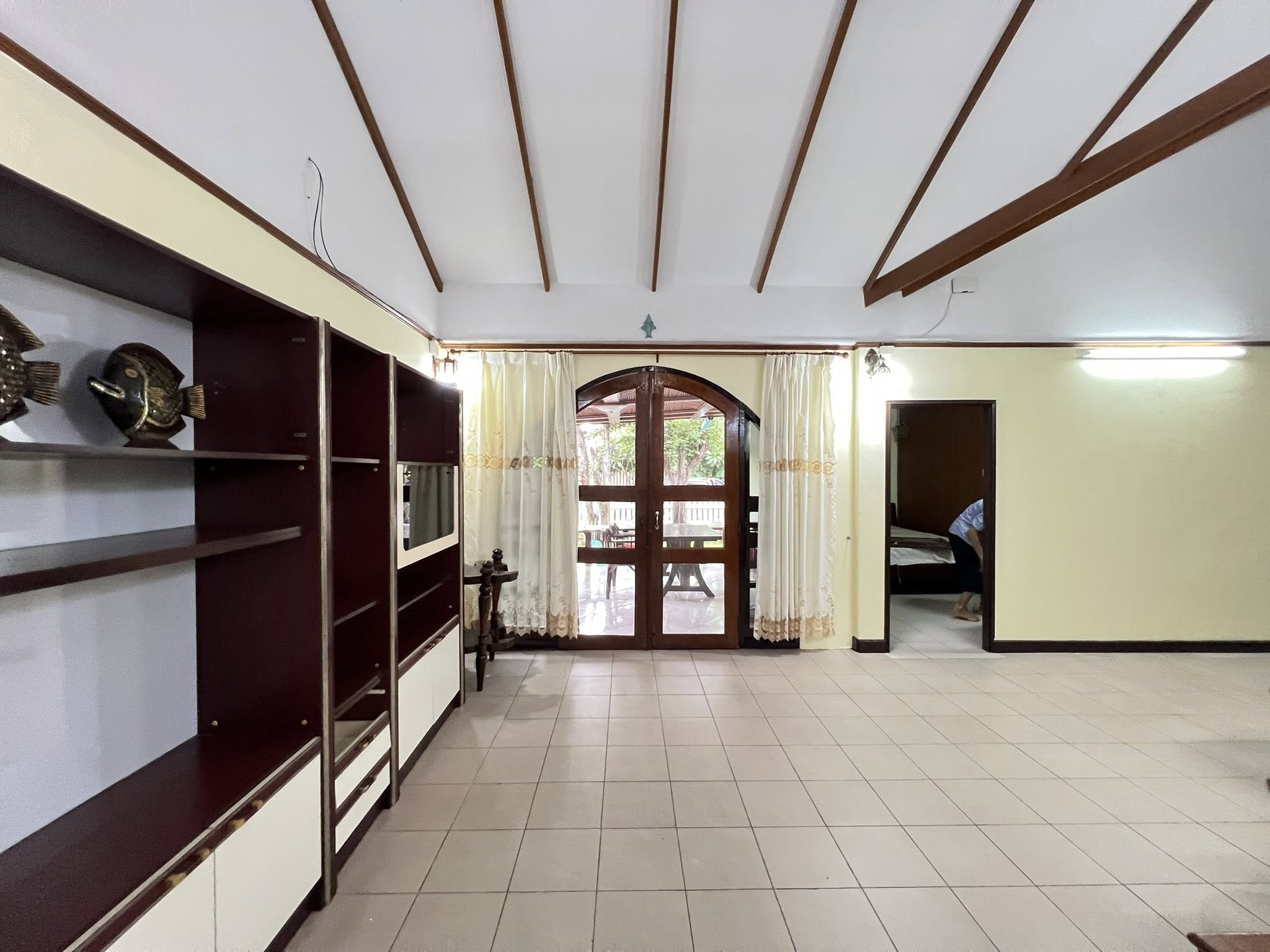 Detached House For Rent