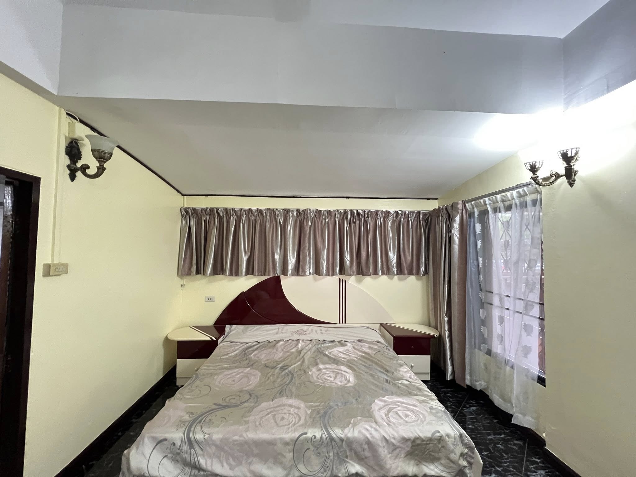 Detached House For Rent