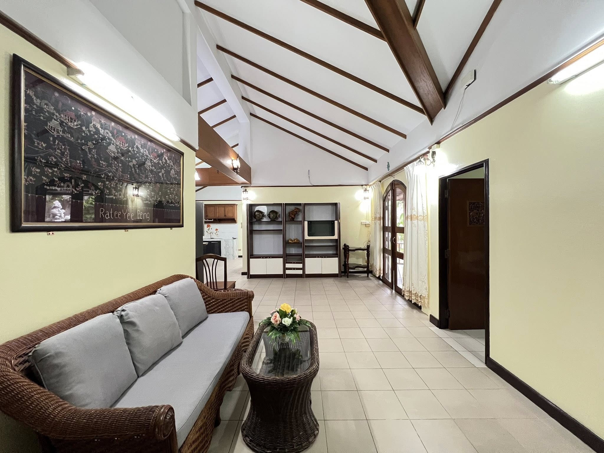 Detached House For Rent