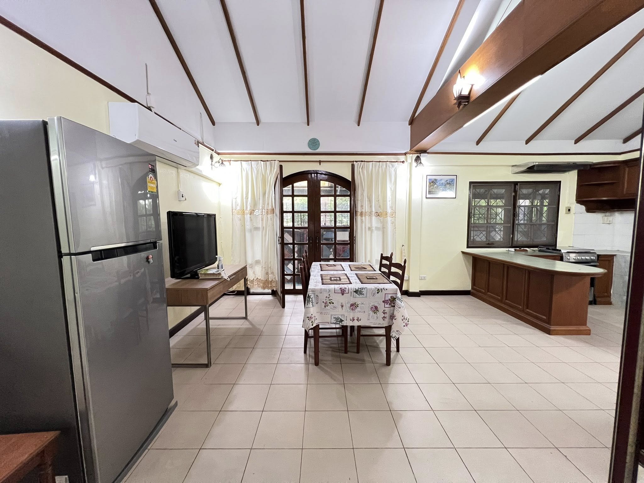 Detached House For Rent