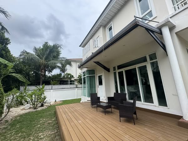 Detached House For Rent