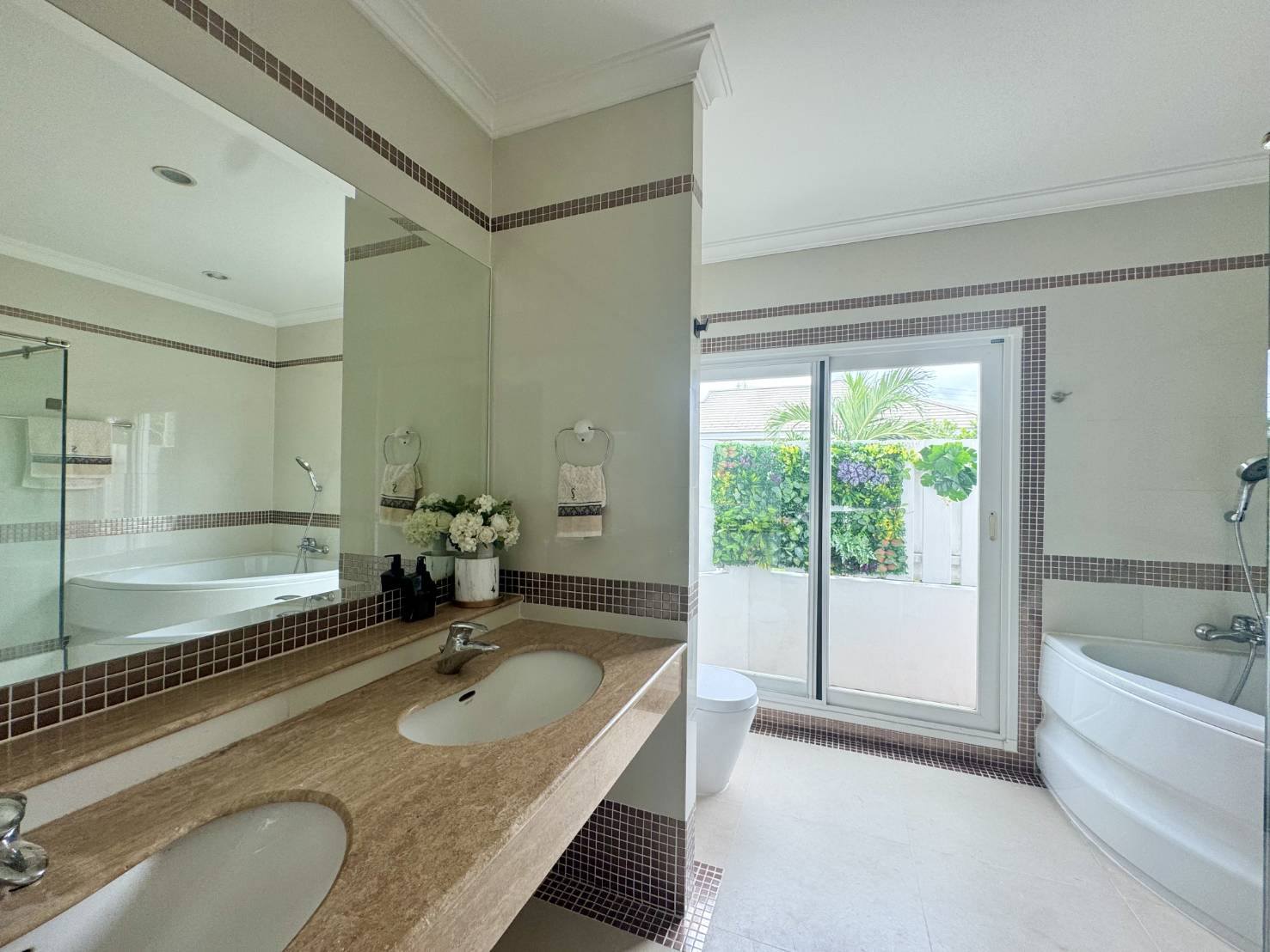 Detached House For Rent