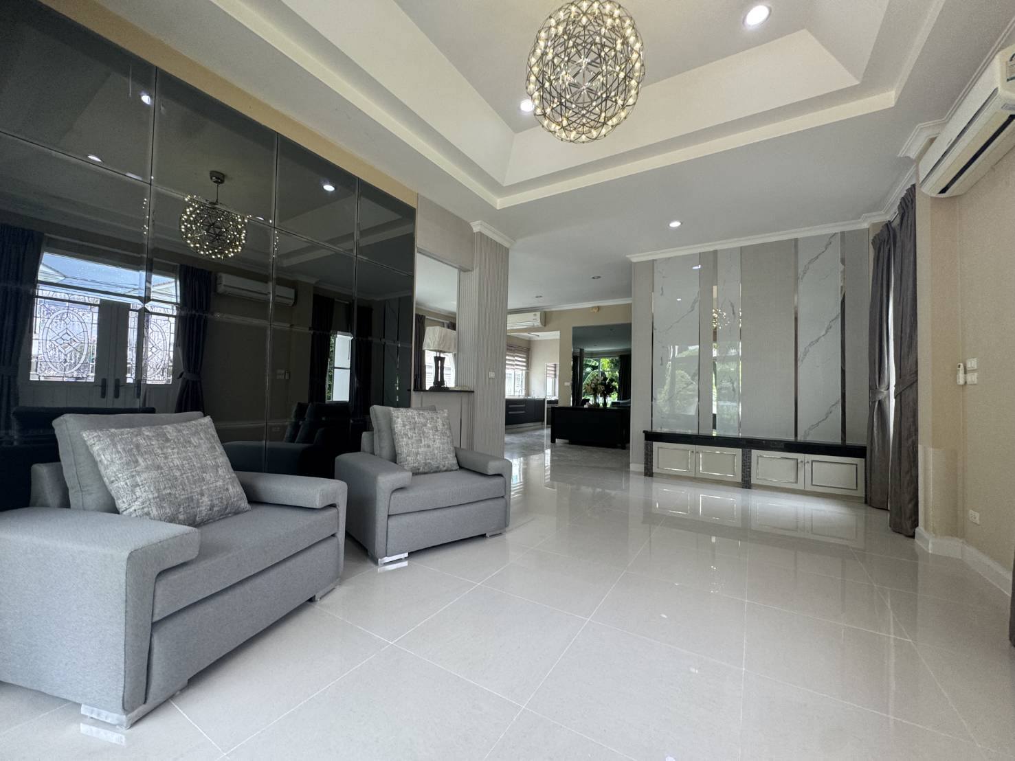 Detached House For Rent