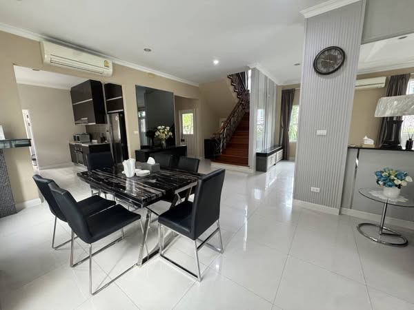 Detached House For Rent