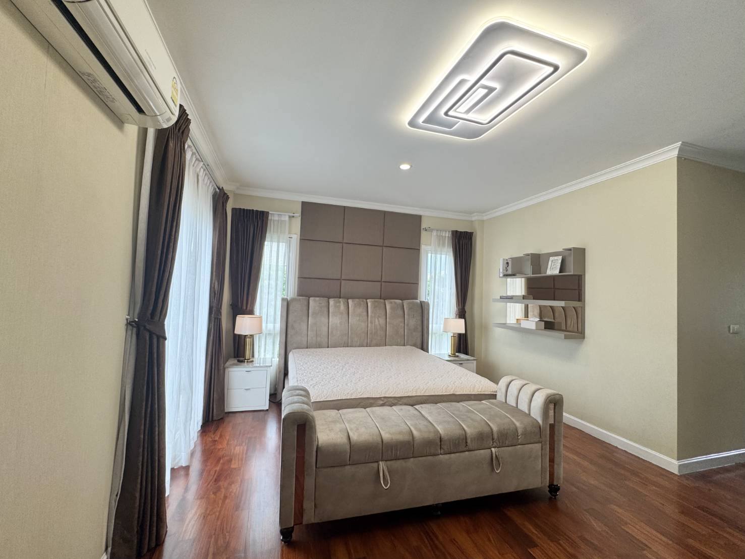 Detached House For Rent