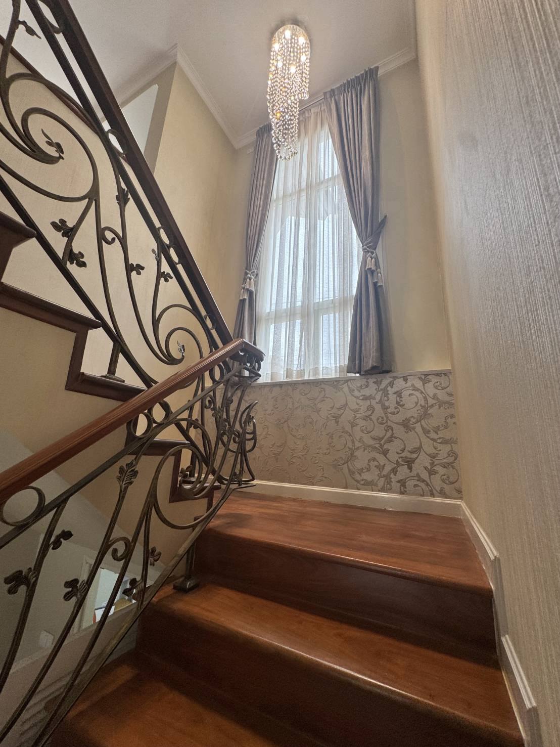 Detached House For Rent