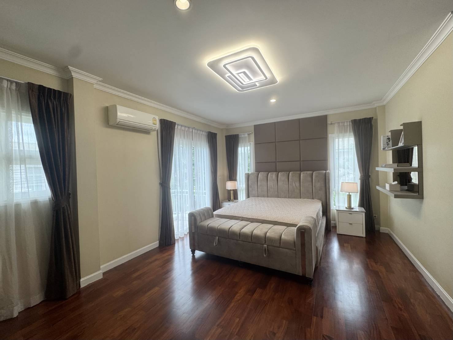 Detached House For Rent