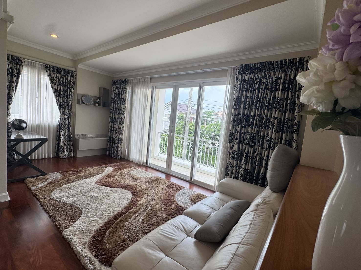 Detached House For Rent