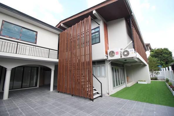 Two Storey Detached House For Rent