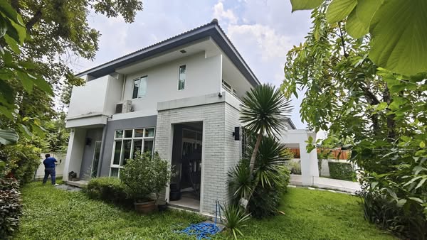 Beautiful Detached House For Sale
