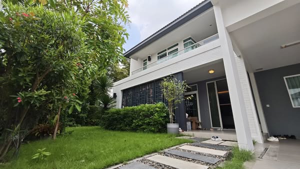 Beautiful Detached House For Sale