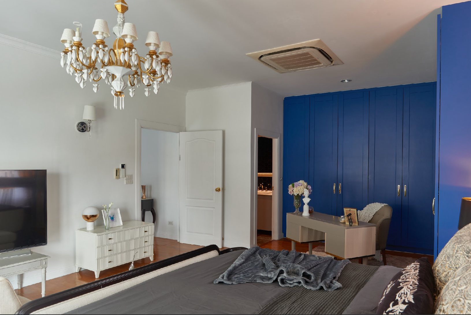 Three Storey Luxury House For Sale