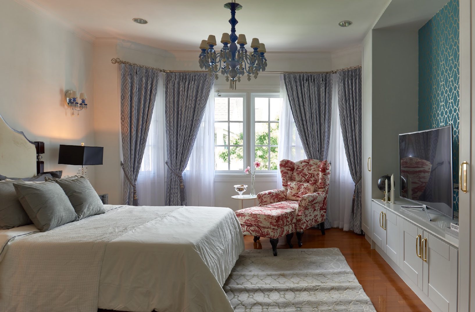 Three Storey Luxury House For Sale