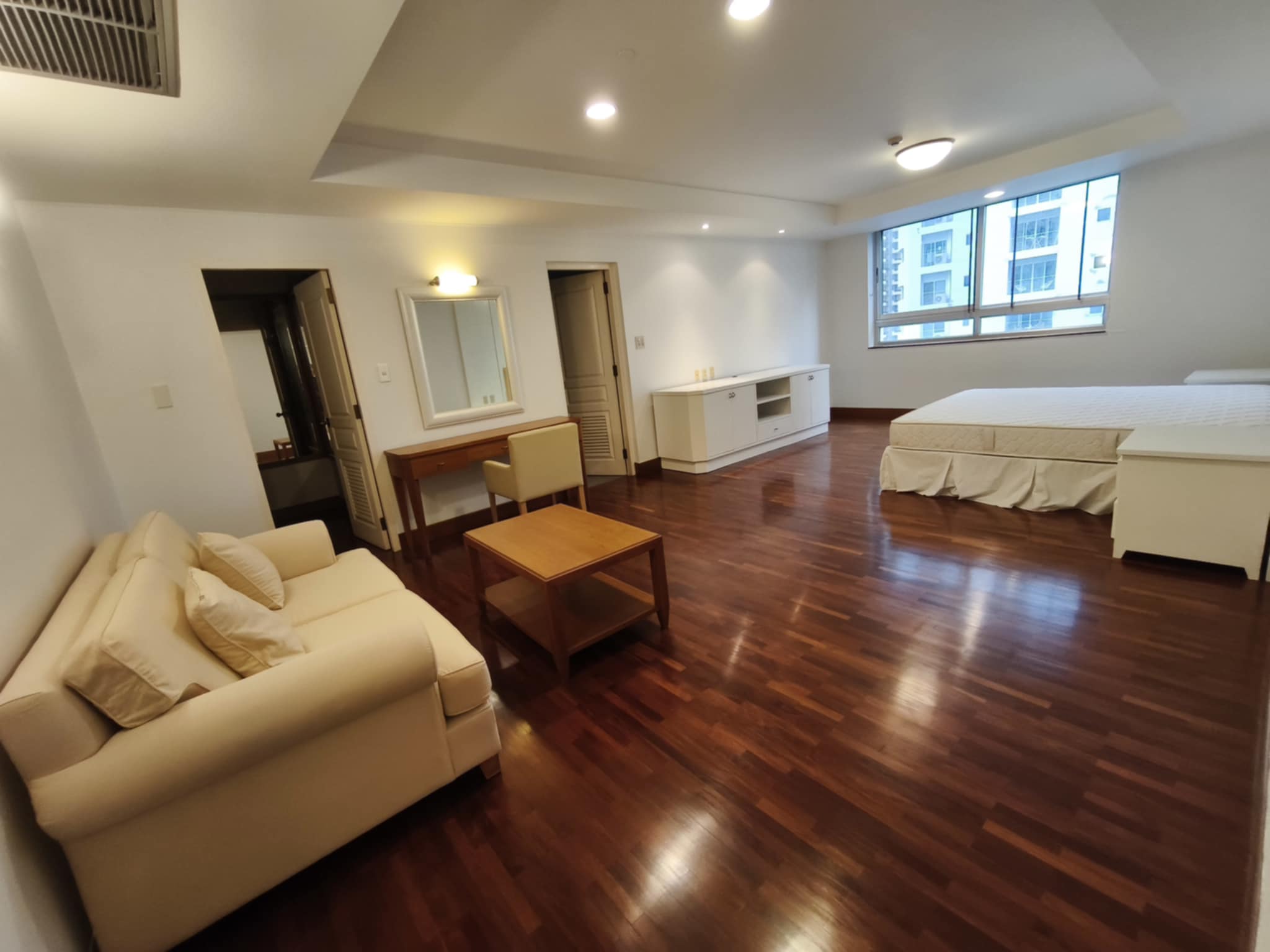 Large Three Bed Room Apartment For Rent