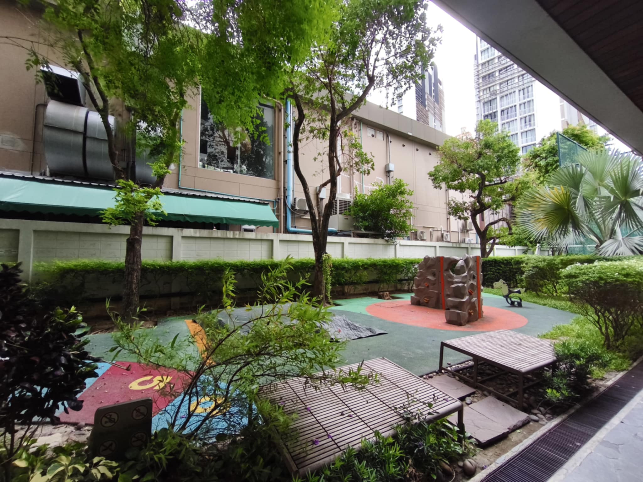 Large Three Bed Room Apartment For Rent