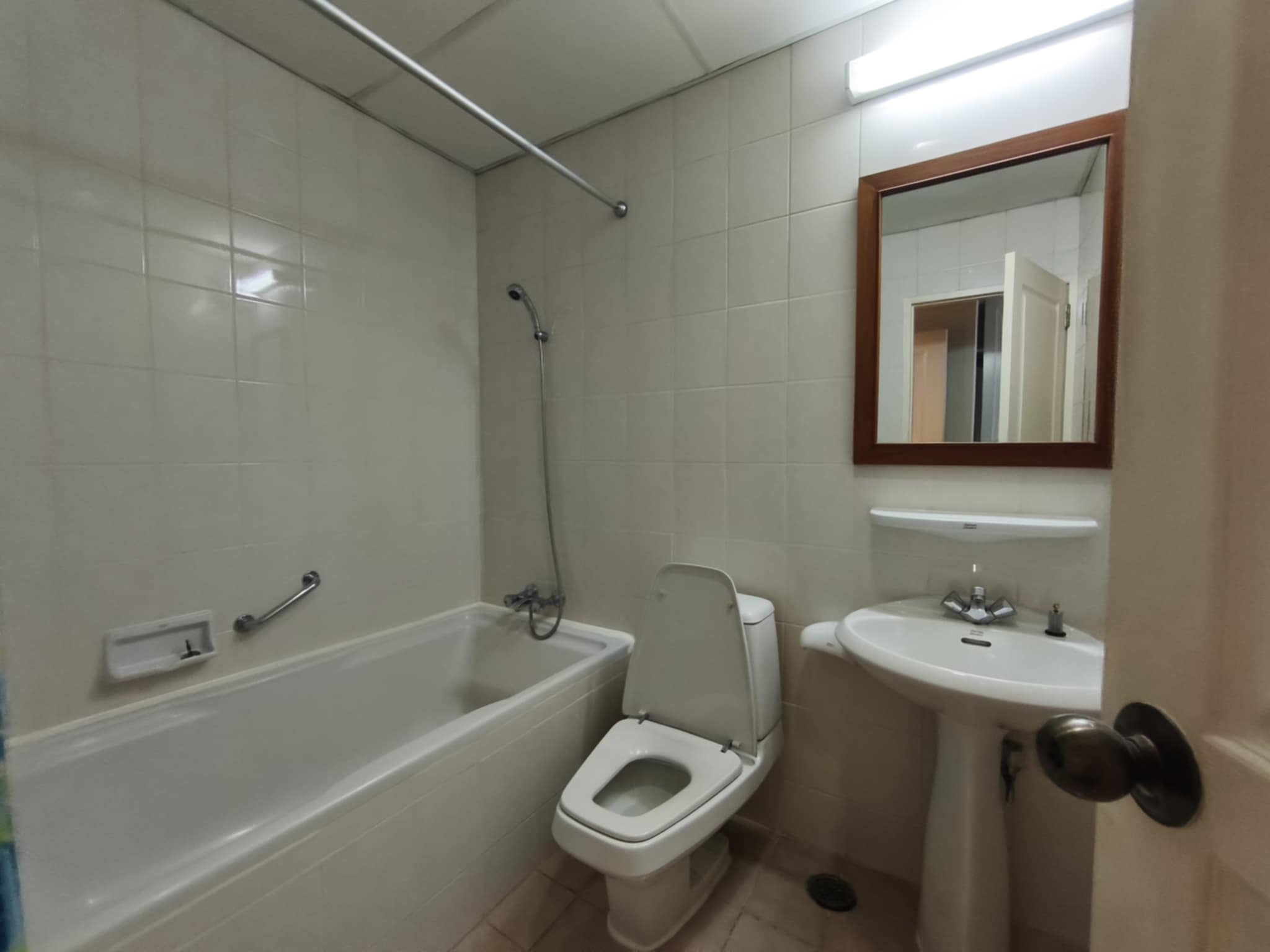 Large Three Bed Room Apartment For Rent