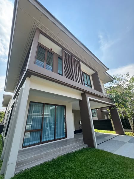 Beautiful Detached House For Rent