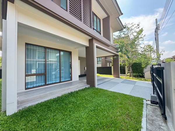 Beautiful Detached House For Rent