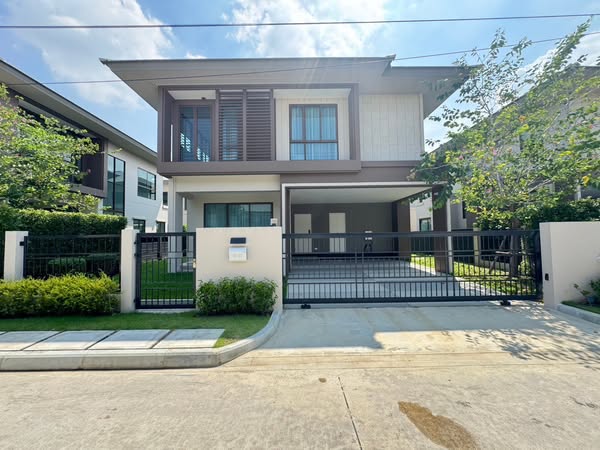 Beautiful Detached House For Rent