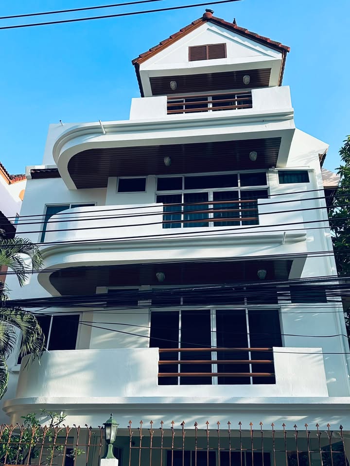 Luxury Detached House For Rent