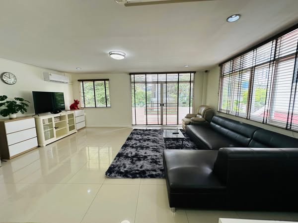 Luxury Detached House For Rent