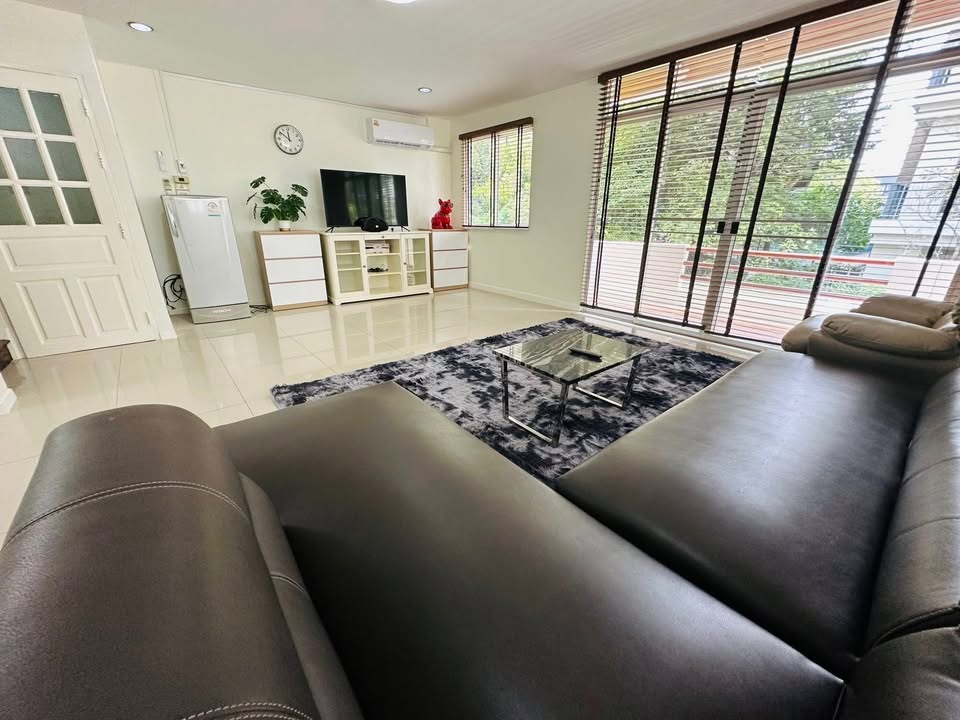 Luxury Detached House For Rent