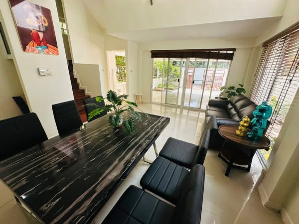 Luxury Detached House For Rent