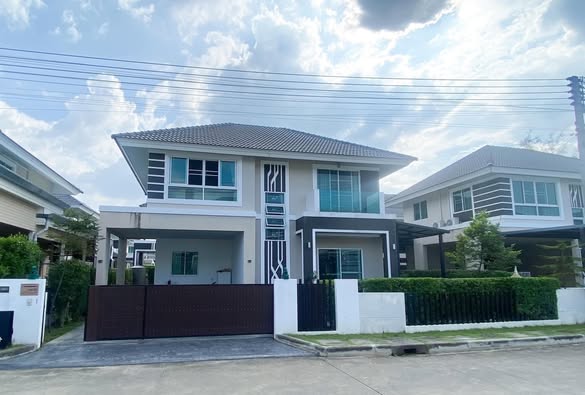 Detached House For Rent