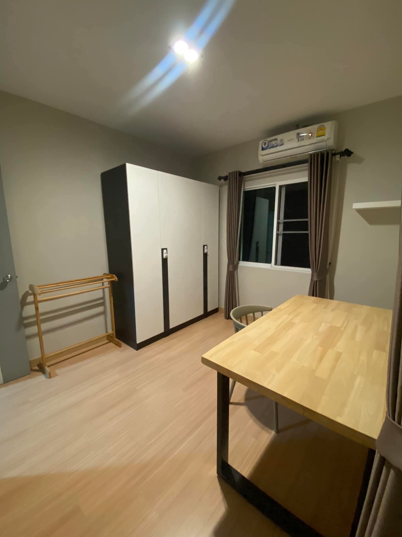 Detached House For Rent