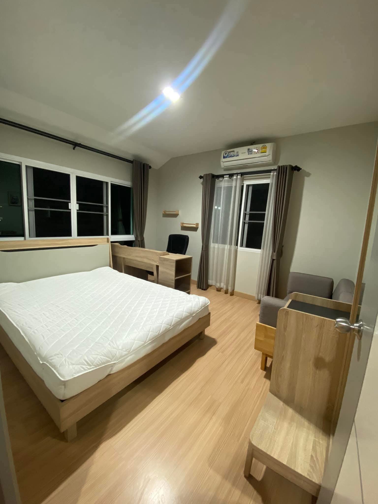 Detached House For Rent