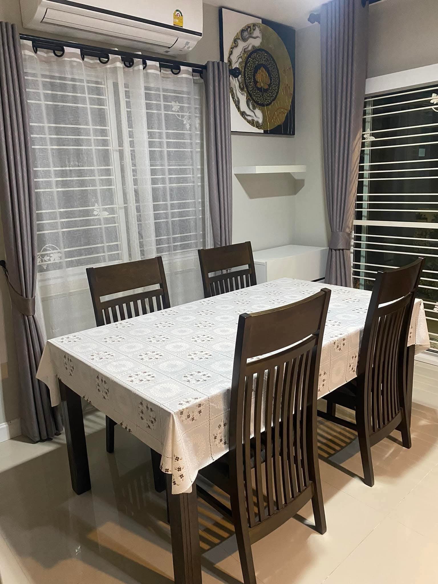 Detached House For Rent