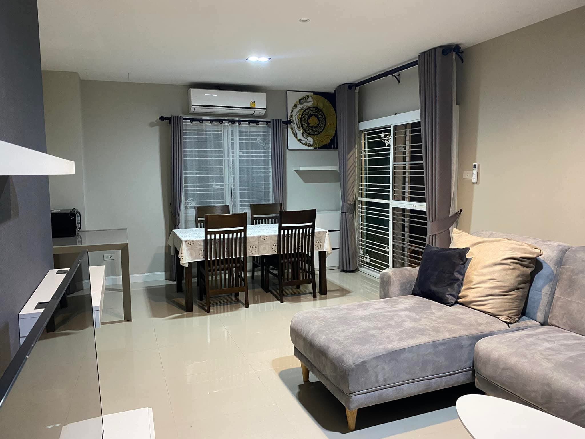 Detached House For Rent