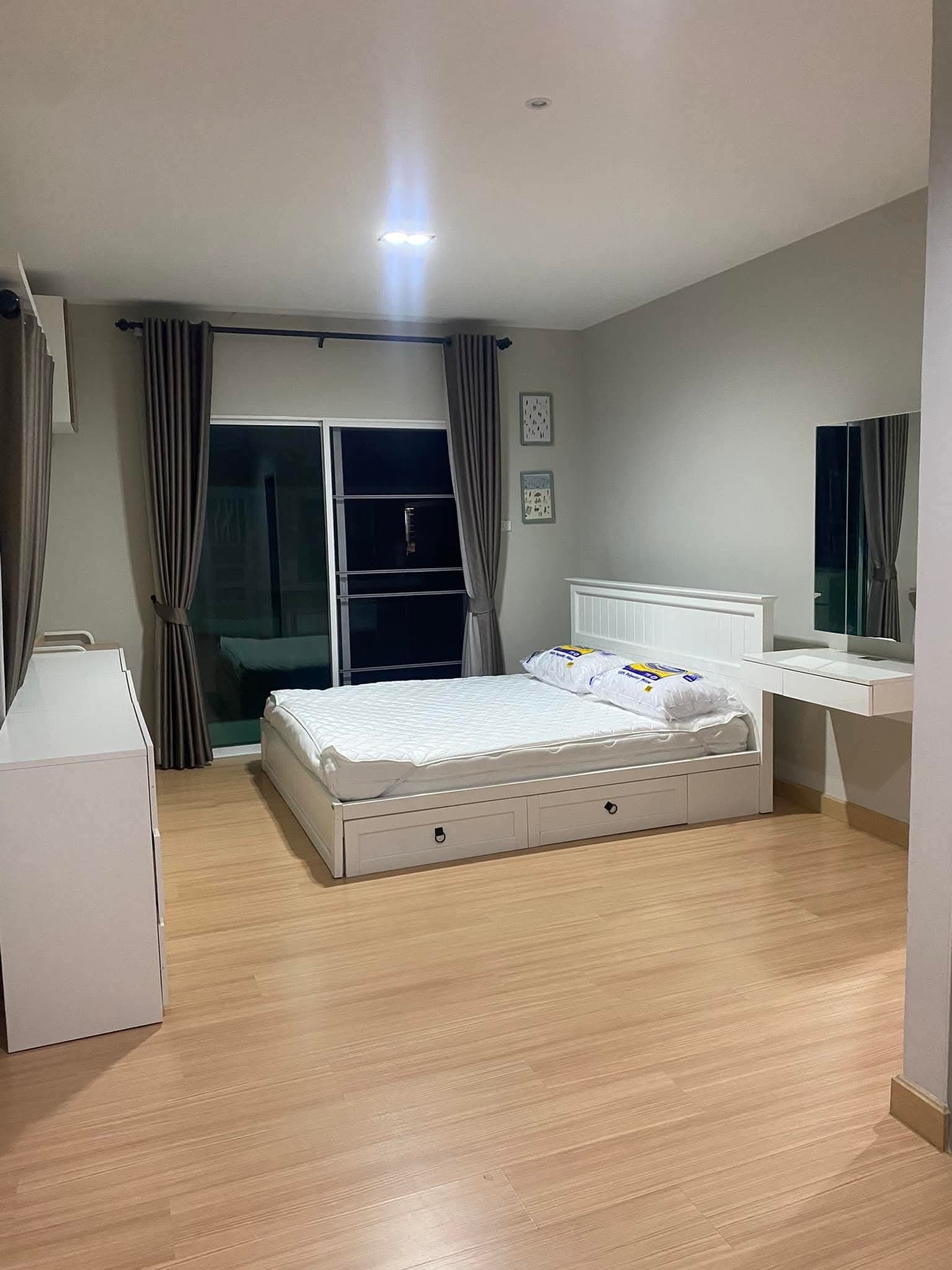 Detached House For Rent