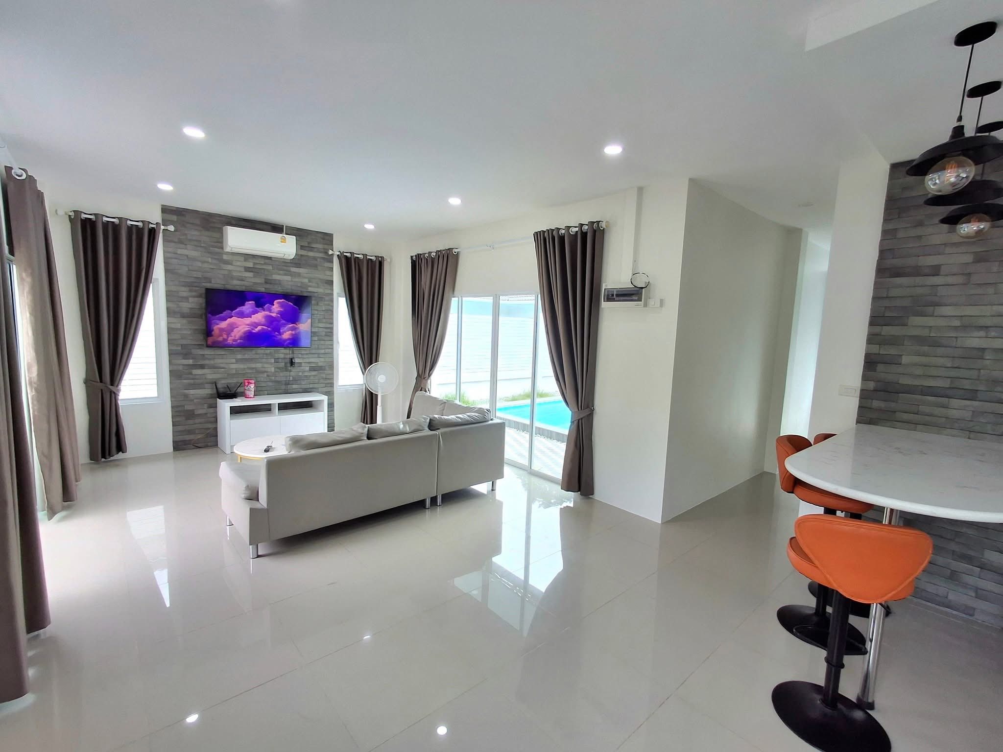 House with Pool For Rent
