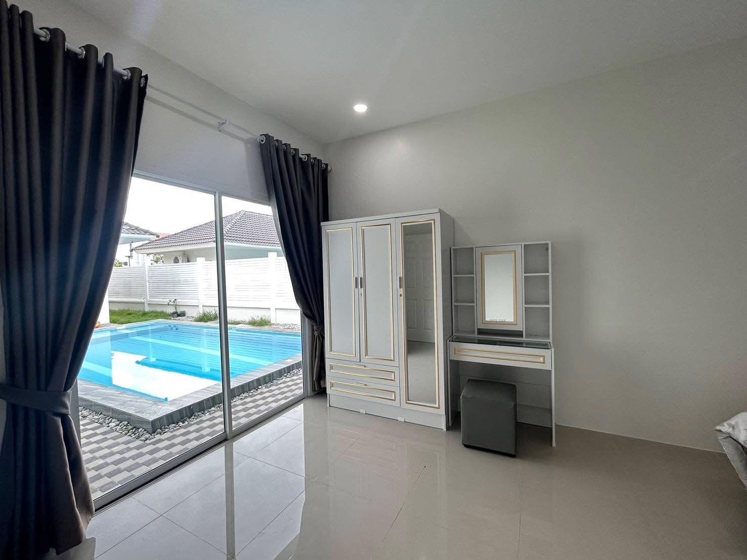 House with Pool For Rent