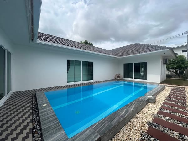 House with Pool For Rent