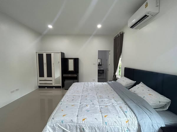 House with Pool For Rent