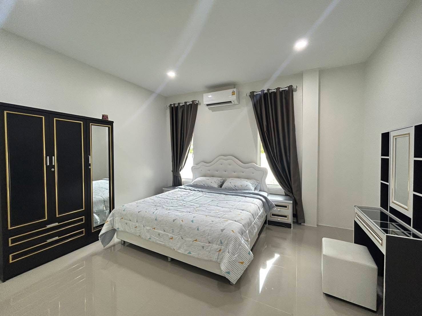 House with Pool For Rent