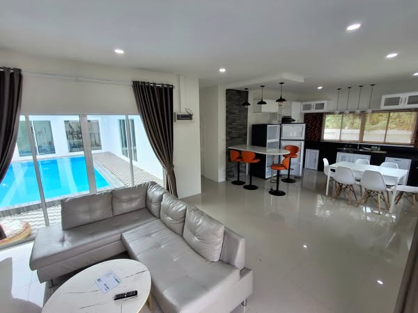 House with Pool For Rent
