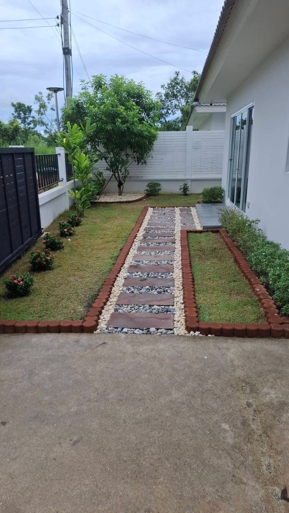 House with Pool For Rent