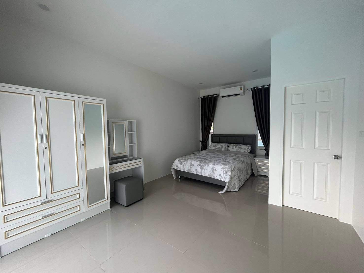 House with Pool For Rent