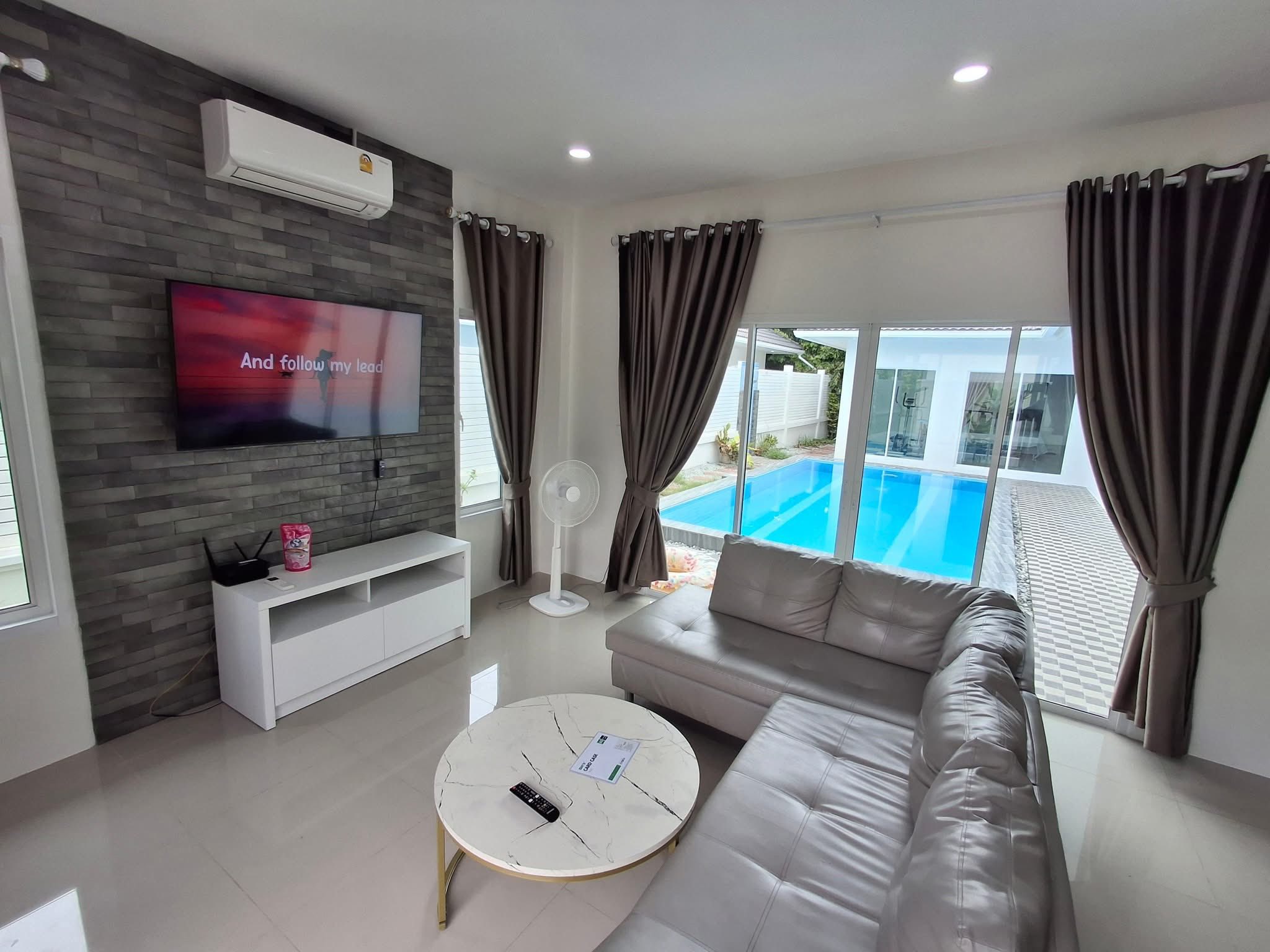 House with Pool For Rent