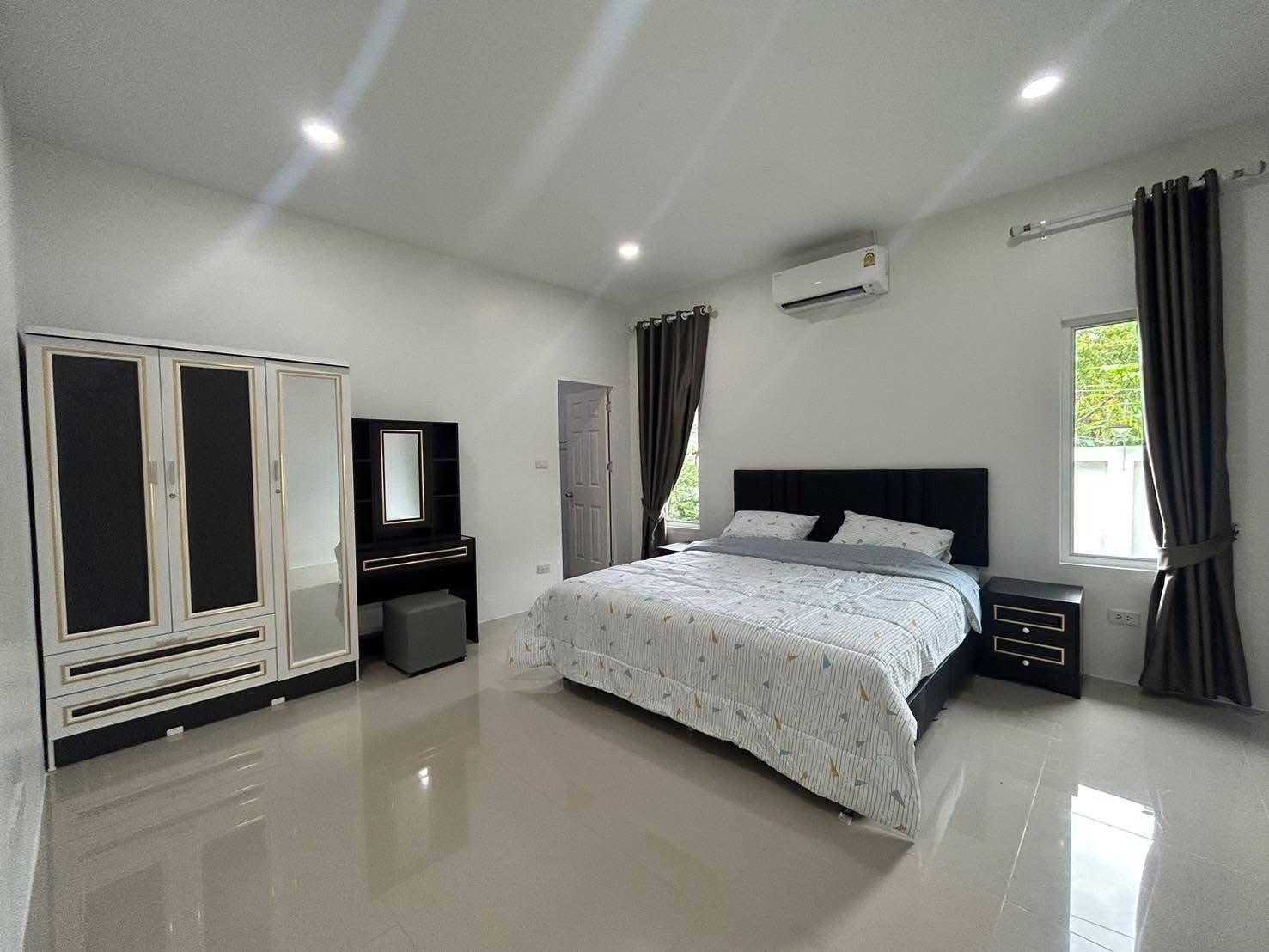 House with Pool For Rent