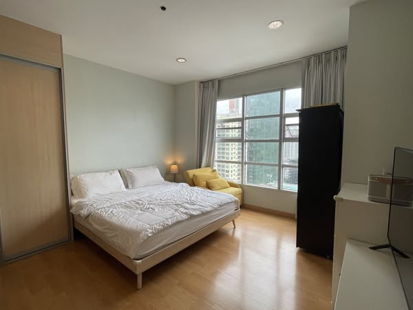 Large Three Bed Room Apartment For Sale