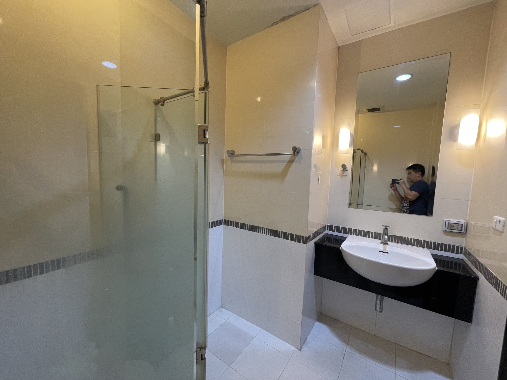 Large Three Bed Room Apartment For Sale